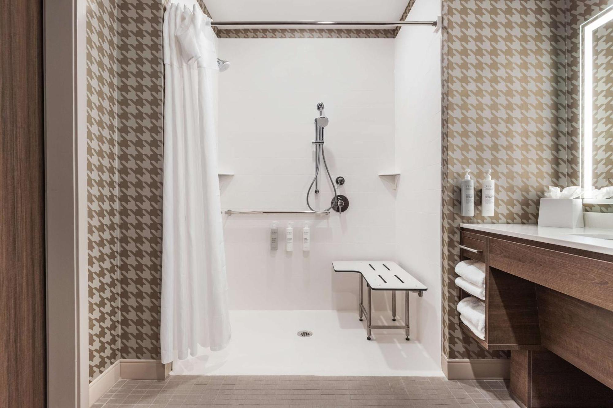 Home2 Suites By Hilton Cedar Rapids Westdale Экстерьер фото