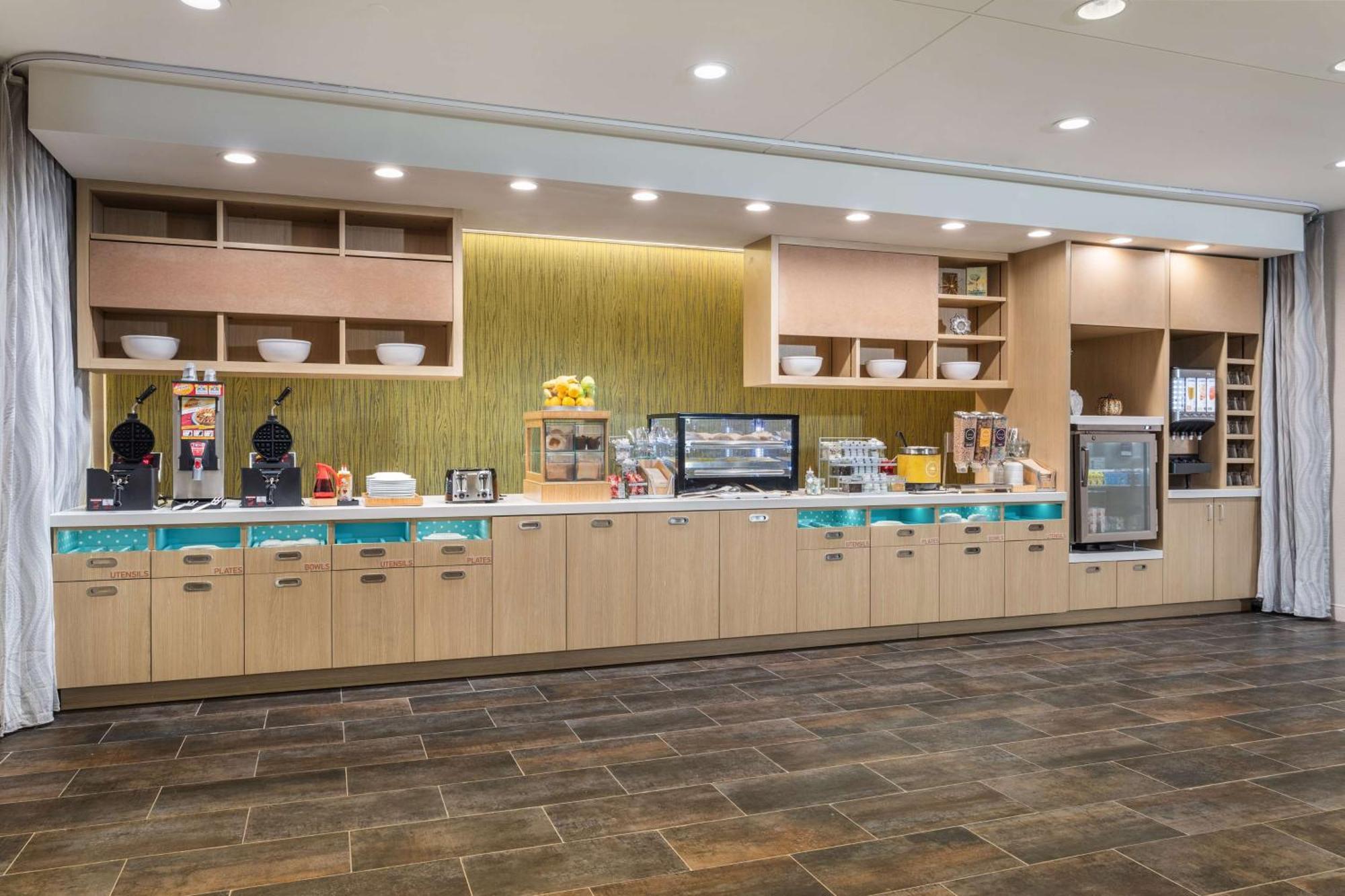 Home2 Suites By Hilton Cedar Rapids Westdale Экстерьер фото